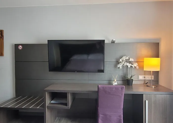 In Modern Center Of * Дюссельдорф